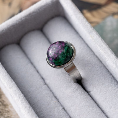 Zoisiet Robijn Ring - Cabochon Edelsteen - RVS - Daadkracht