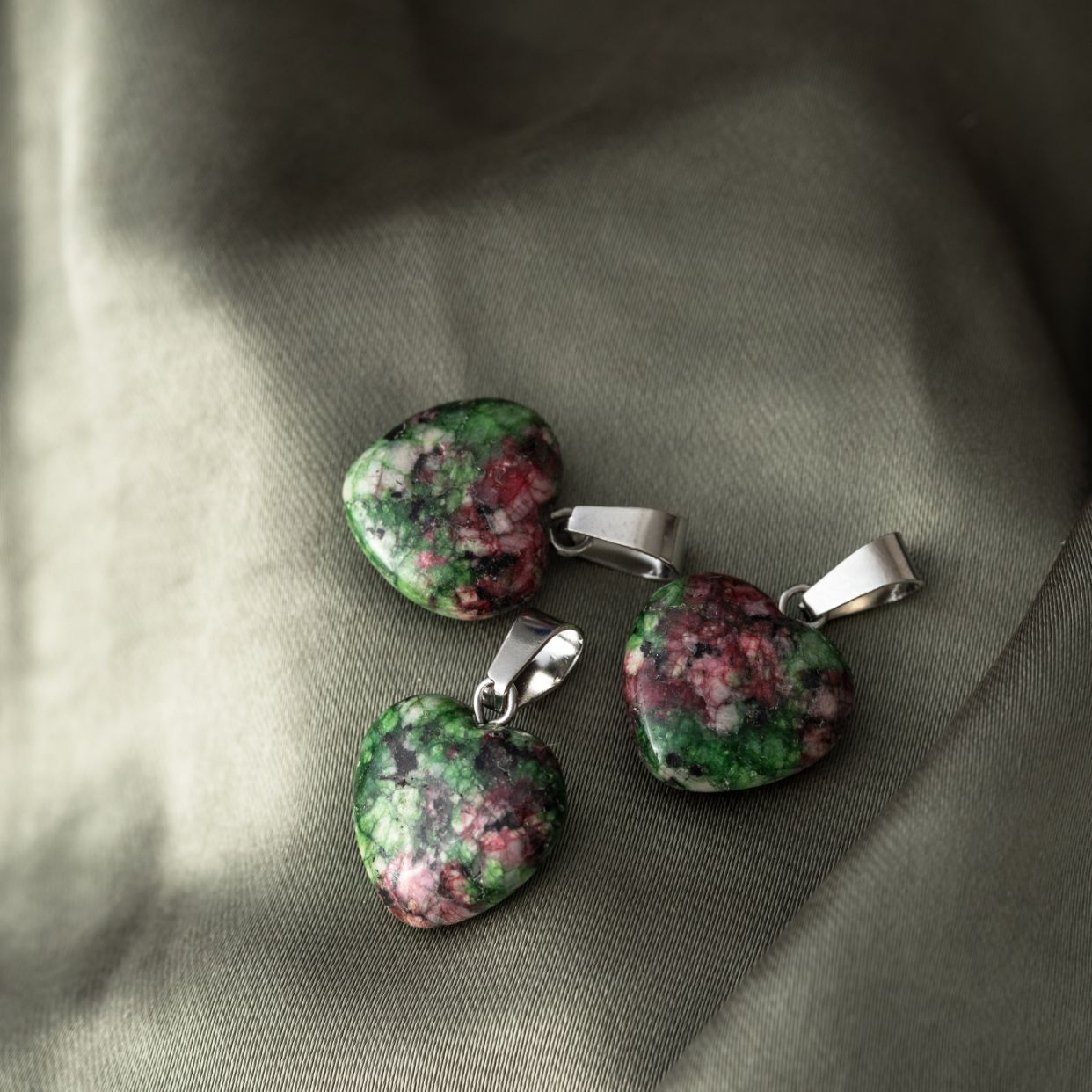 Hanger Edelsteen Hart - Geslepen Hartje Robijn Zoisiet - Wilskracht