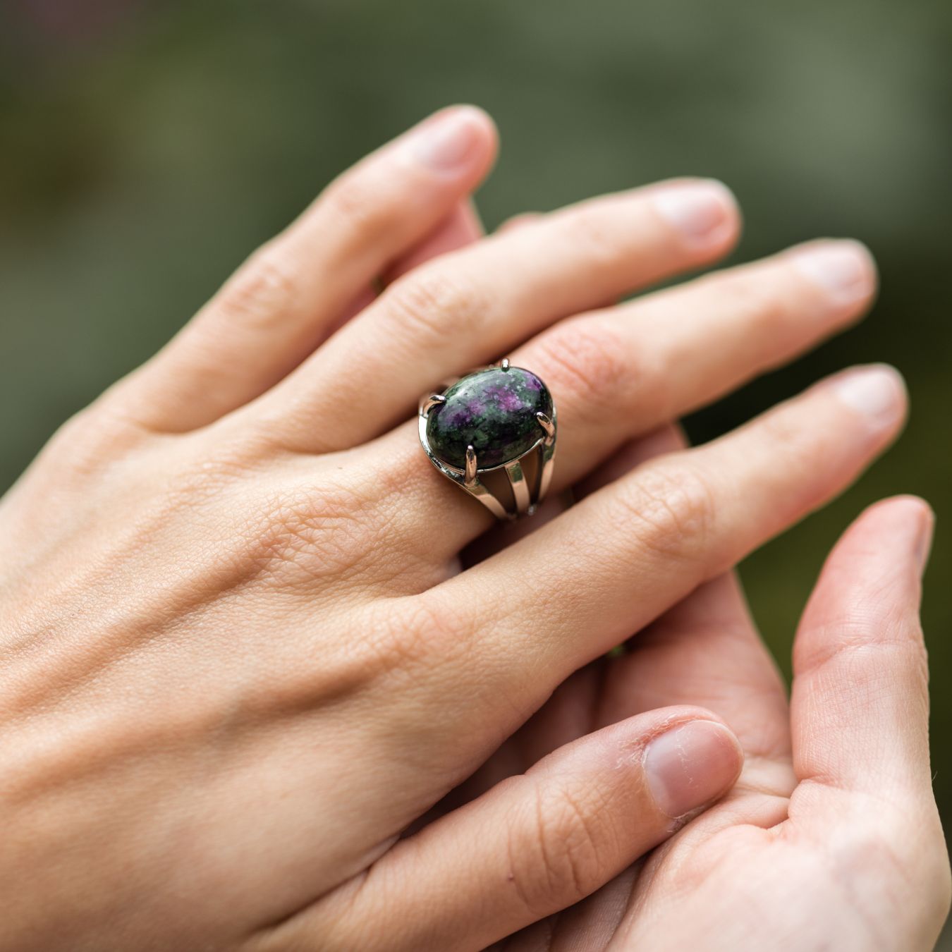 Zoisiet Robijn Ring - Cabochon Gezet - Edelsteen Ring - Wilskracht