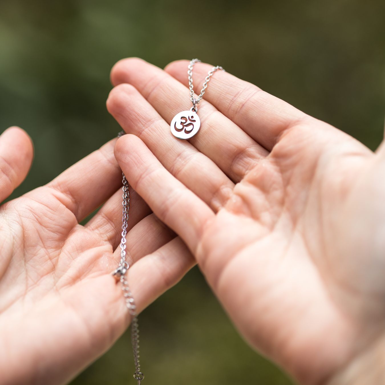 Ohm Ketting - RVS - Mantra Munt - Zilver