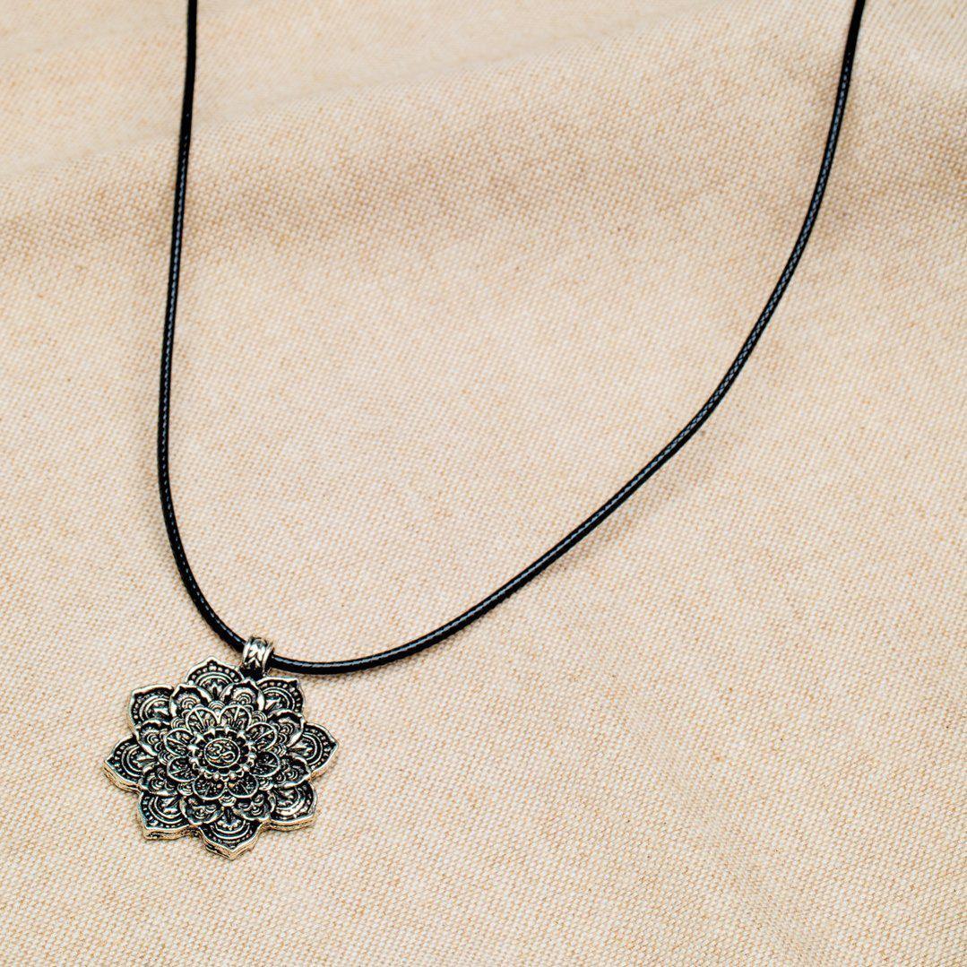 Mandala Ketting - Leren Halsketting - Hanger Lotus Bloem - Schoonheid-Mandala ketting-Zentana