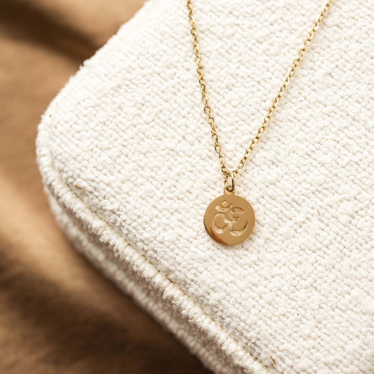 Ohm Ketting - RVS - Mantra Munt - Goud