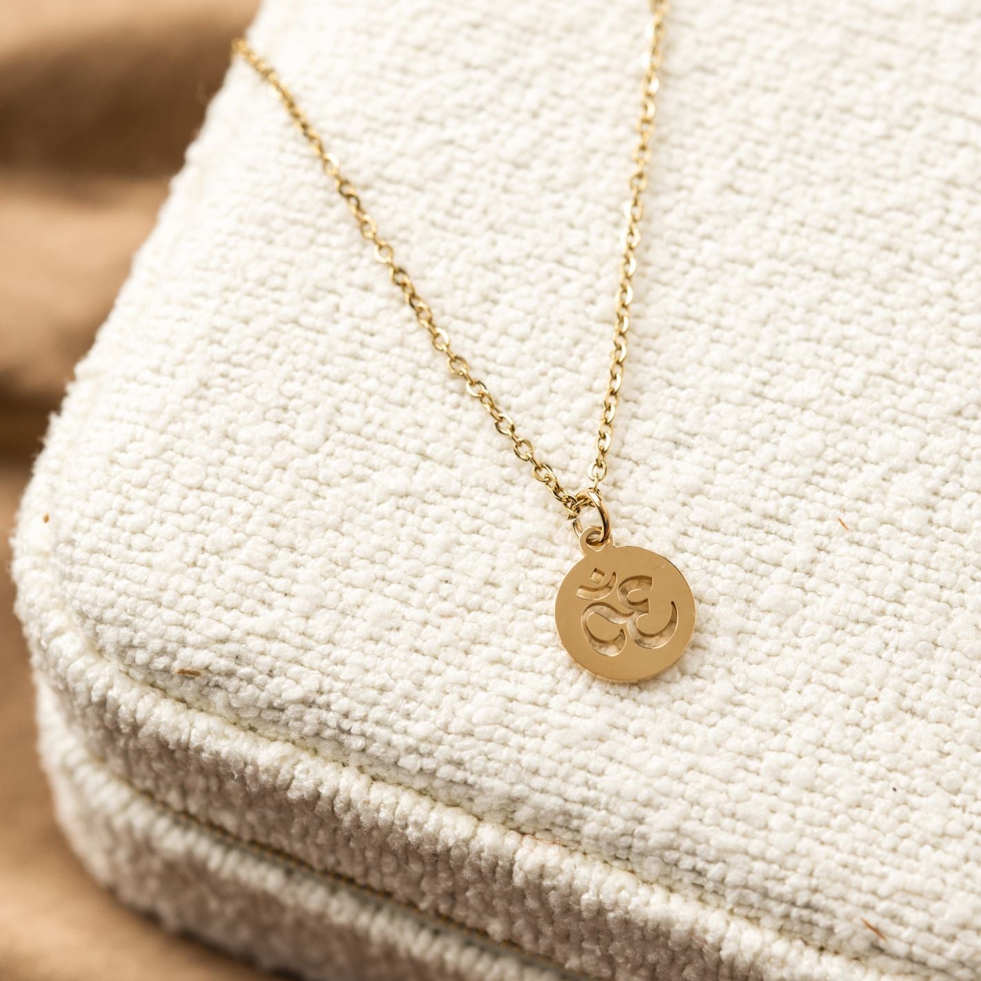 Ohm Ketting - RVS - Mantra Munt - Goud