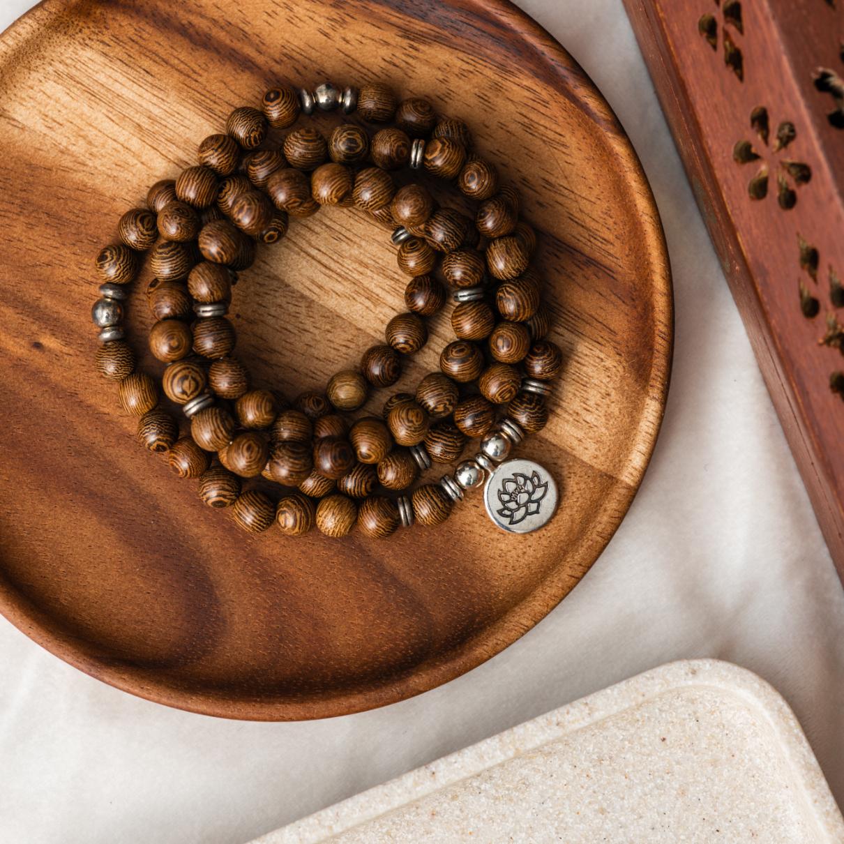Mala Ketting & Armband - Lotus - Wengé-Hout Mala Ketting & Armband - Lotus - Wengé-Hout